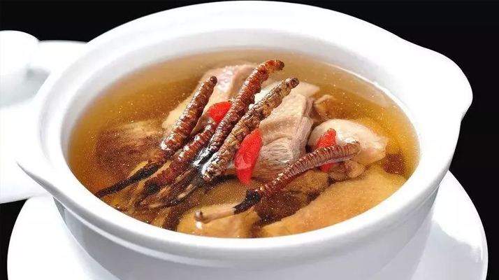 冬蟲夏草煲湯的最佳季節(jié)，喝對(duì)事半功倍